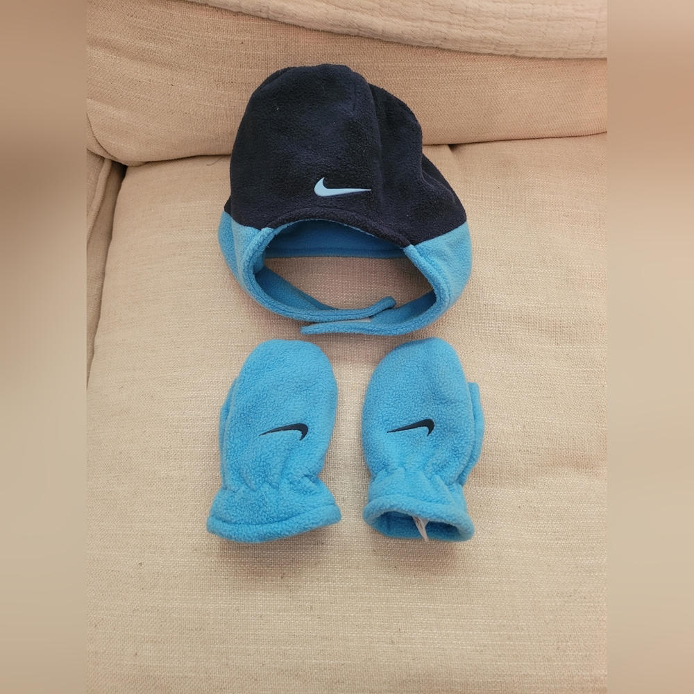 Nike Toddler mittens and hat